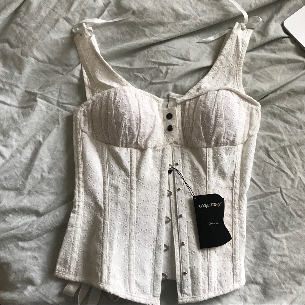 NWT white eyelet corset 🤍